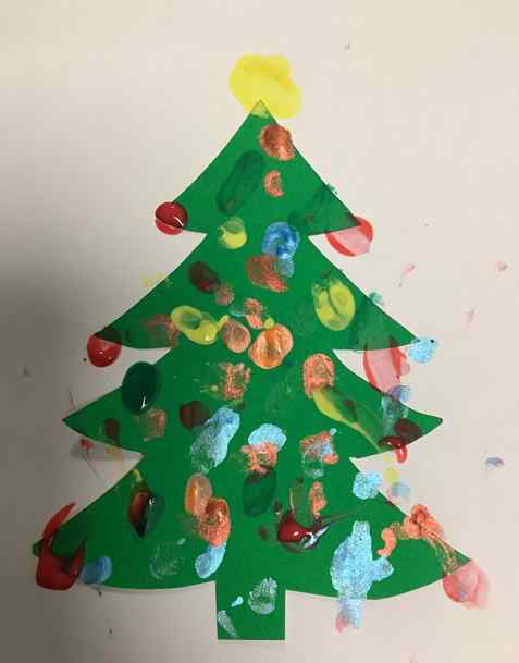 picture of a xmas tree drawn in paint by competition entrant